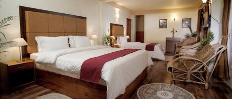 1 bedroom, premium bedding, desk, laptop workspace