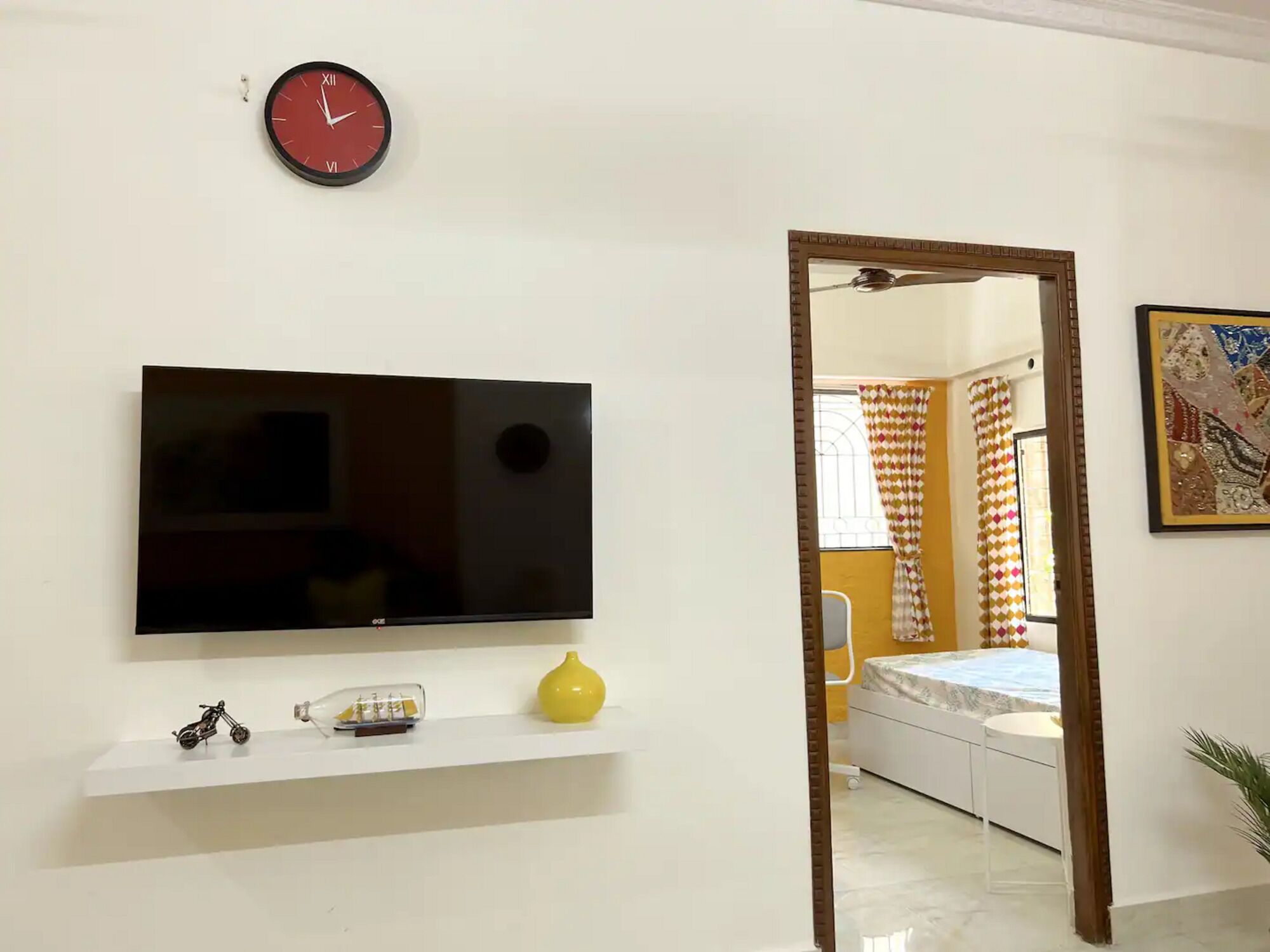 2 bedrooms, desk, iron/ironing board, WiFi