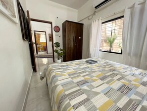 2 dormitorios, escritorio, tabla de planchar con plancha y wifi