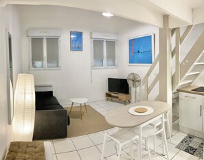 TV - Duplex Meublé, Climatisé 4 Couchages Proche Gare et Vieux Port (La Rochelle)