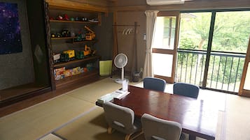 Villa, Mountain View | 3 bedrooms, blackout curtains, free WiFi, bed sheets