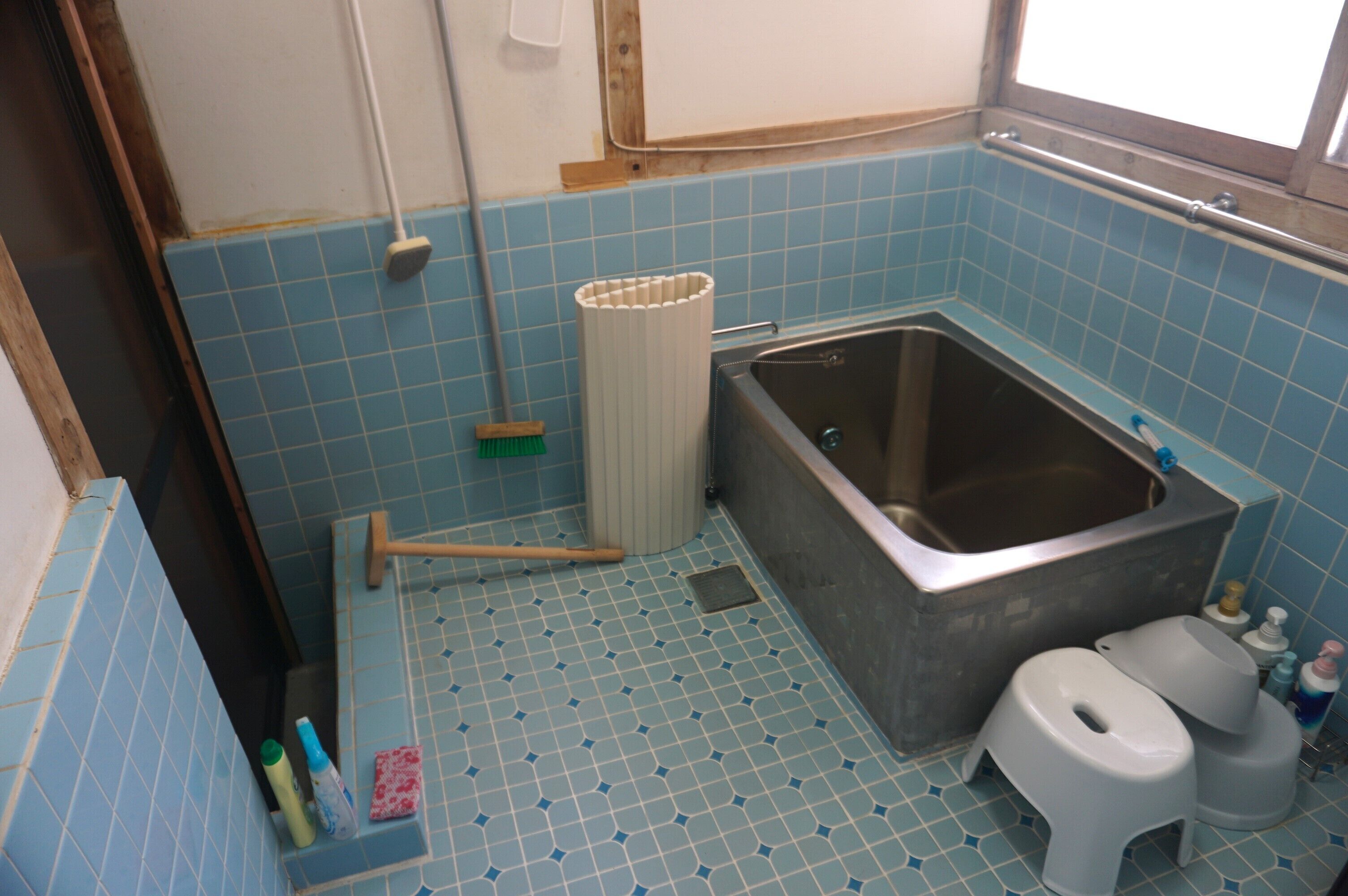A bathroom with a bathtub, toilet, and sink.