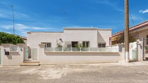 A modern two-story building with a flat roof, a balcony, and a gated entrance. - 3877 Dalie - Monolocale by Barbarhouse (Manduria)
