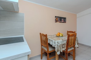 Classic Apartment, Courtyard View | In-room dining - Apartment Vujic (Vir)