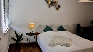 2 Schlafzimmer, Schreibtisch, WLAN, BettwÀsche