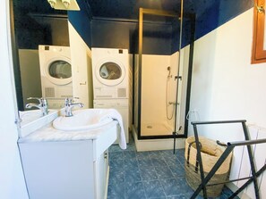 Shower, free toiletries, hair dryer, towels