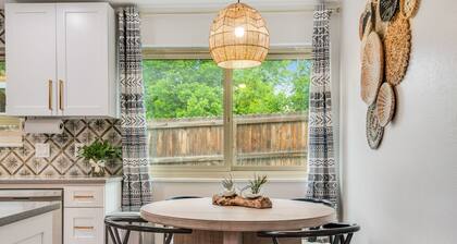 âEmbrace the Local Lifestyle with Luxurious Comfortâ