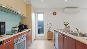 Fridge, microwave, oven, stovetop - The Seaside Haven in Cowes (Cowes)