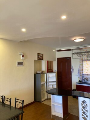 Tủ lạnh, lò vi sóng, lò nướng, bếp nấu 