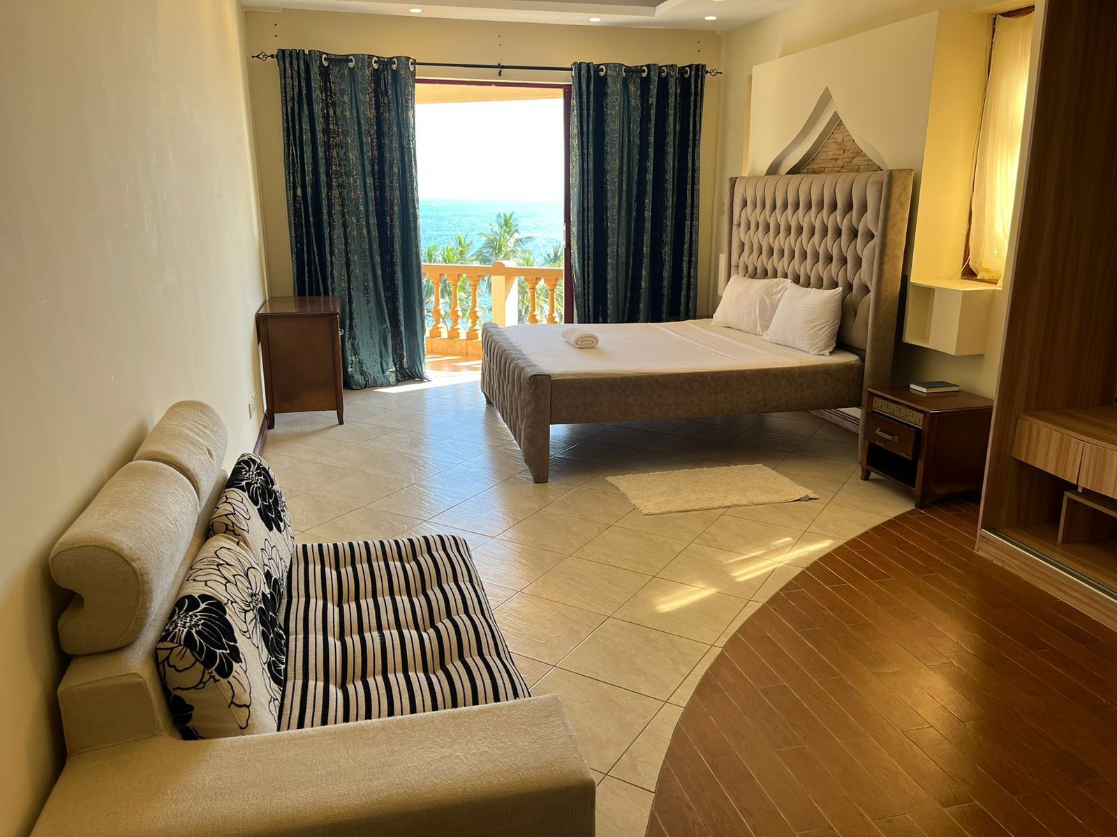 3 habitaciones, cortinas blackout y tabla de planchar con plancha 