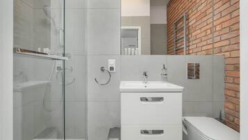 Shower, hair dryer, towels, shampoo