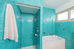 Family Apartment, Multiple Bedrooms (Casa Serenella Splendid Lake view) | Bathroom