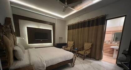 Palm Tree Hotel & Suites