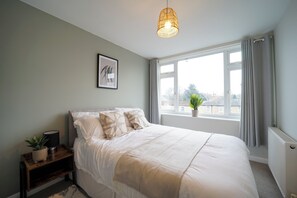 5 bedrooms, iron/ironing board, free WiFi, bed sheets