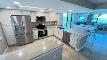 Coffee/tea maker, fridge, microwave, oven