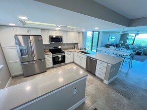 Fridge, microwave, oven, stovetop - LOGGERHEAD CAY 501🌴Direct Gulf Front🏖️Sanibel Escape🏝️
Queen & Twin in spare room (Sanibel)