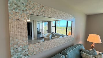 Smart TV, books, stereo