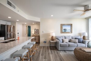 Smart TV - Seaside Serenity-2BD 2BA condo w/ pool, parking, tennis courts, near beaches (Key West)