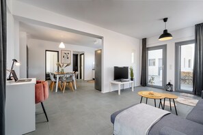 43-Zoll-Smart-TV mit Satellitenempfang