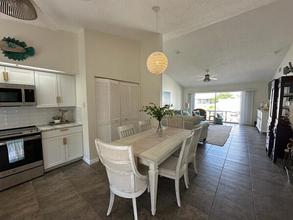 Interior - Englewood condo w/Garage near Manasota Beach (Englewood)