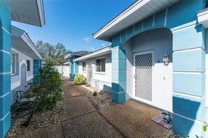 Property grounds - Englewood condo w/Garage near Manasota Beach (Englewood)