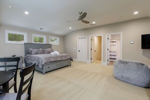 4 Schlafzimmer, Schreibtisch, Bügeleisen/Bügelbrett, kostenloses WLAN