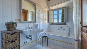 Hair dryer, towels - Casa Luce, San Donato in Perano, Gaiole in Chianti, Siena and Chianti (Gaiole in Chianti)