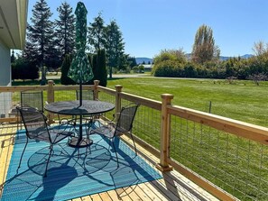 Outdoor dining - Escape to Sequim, Family Friendly Home, Huge Yard (Sequim)