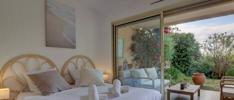 1 dormitorio, tabla de planchar con plancha, wifi y ropa de cama