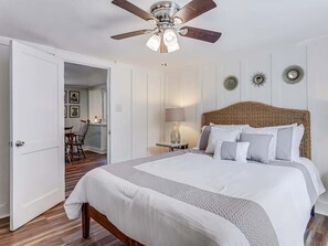 3 عدّة غرف نوم ومكواة/لوح كي وخدمة الإنترنت وملاءات أسرّة