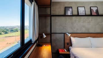 Departamento, 1 cama matrimonial | Caja de seguridad en la habitación y insonorización