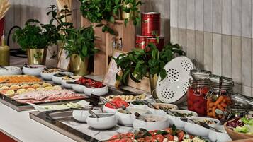 Se ofrece un desayuno bufé todos los días (por un coste adicional)