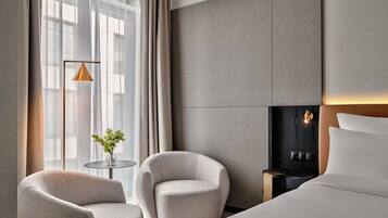 Habitación clásica, 1 cama de matrimonio | Ropa de cama hipoalergénica, minibar, caja fuerte y escritorio
