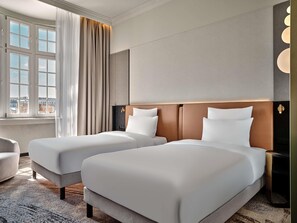 Klassieke kamer, 2 eenpersoonsbedden | Hypoallergeen beddengoed, een minibar, een kluis op de kamer, een bureau