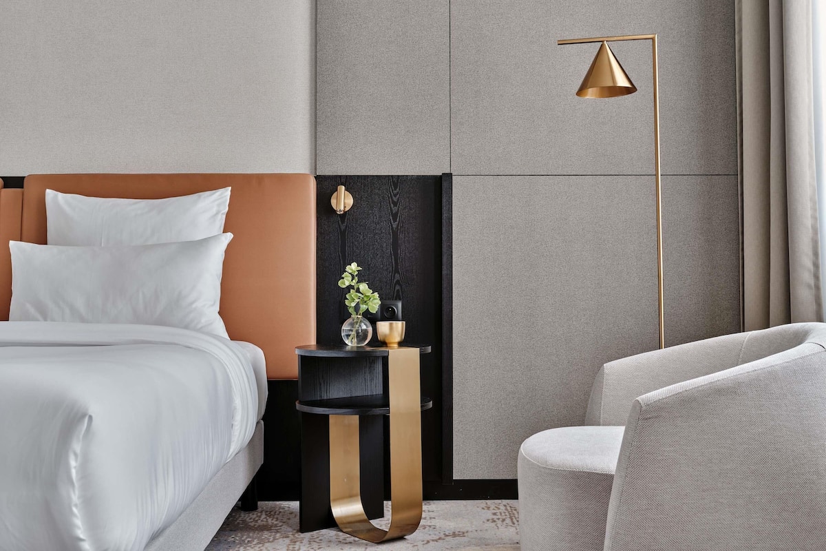 Deluxe-Zimmer, 1 King-Bett | Allergikerbettwaren, Minibar, Zimmersafe, Schreibtisch