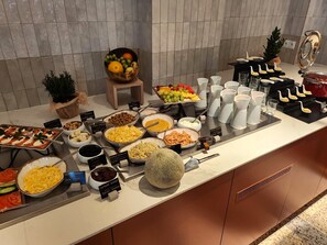 Café da manhã com buffet todos os dias (PLN 99 por pessoa)
