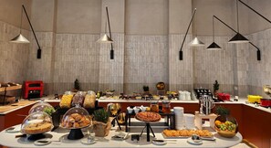 Café da manhã com buffet todos os dias (PLN 99 por pessoa)