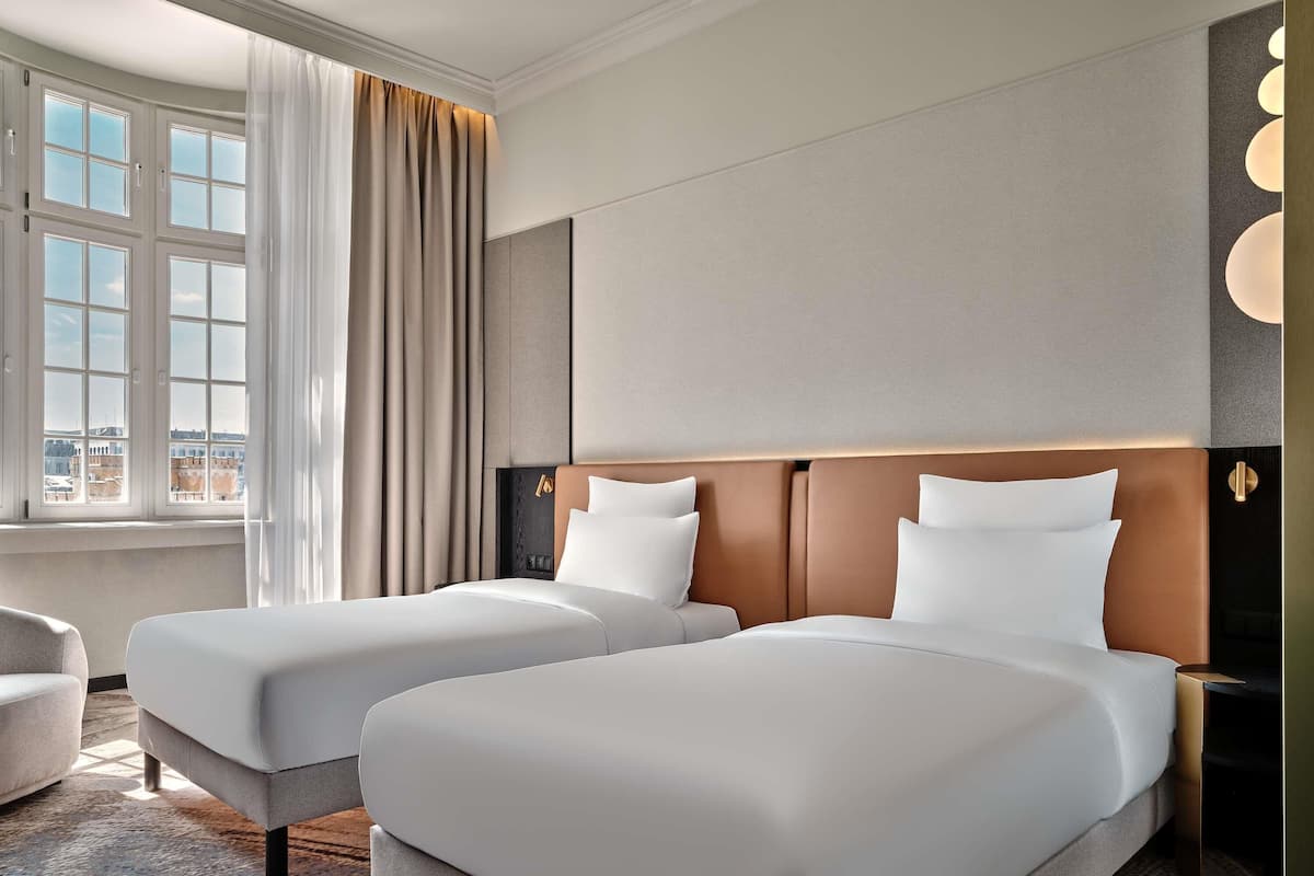 Classic Room, 2 Single Beds | Hypo-allergenic bedding, minibar, in-room safe, desk