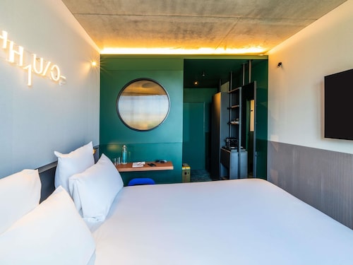 Tribe Paris Clichy 