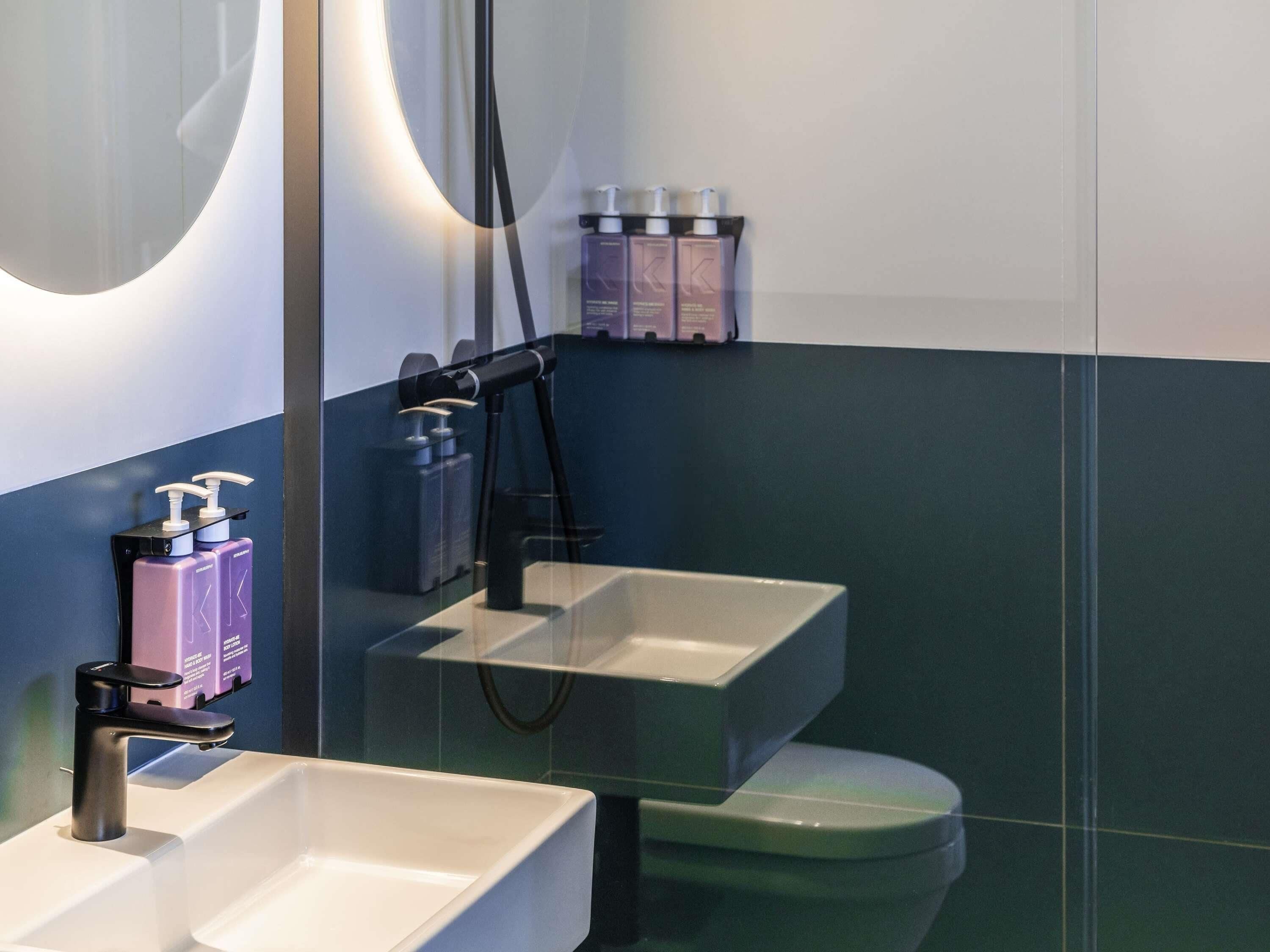 Ropa de cama de alta calidad, camas con pillow-top y muebles diferentes 