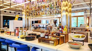 Petit déjeuner buffet (22 EUR par personne)
