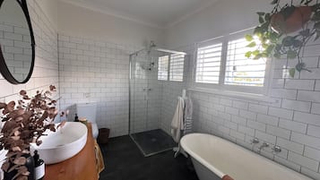 Dusche, Handtücher, Seife, Toilettenpapier