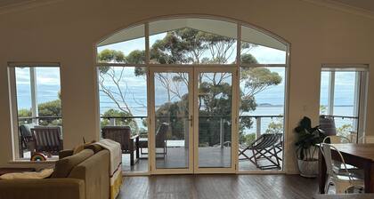 A family friendly house with breath-taking sea views in a great location.