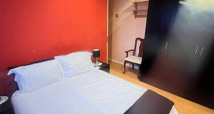2 Bed-sleeps5-free Parking-10 min Walk Underground