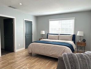 3 Schlafzimmer, Schreibtisch, Bügeleisen/Bügelbrett, WLAN