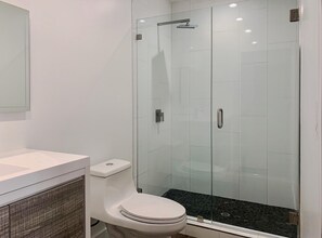 Shower, hair dryer, towels, soap - Find Yourself Here (Los Angeles)
