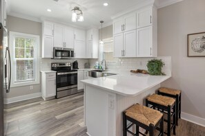 Fridge, microwave, oven, stovetop - Like New!! Purple Parrot Coastal Cottage So Close To The Beach! Resort Life! (Pensacola)