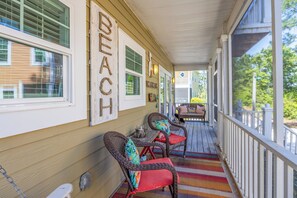 Terrace/patio - Like New!! Purple Parrot Coastal Cottage So Close To The Beach! Resort Life! (Pensacola)