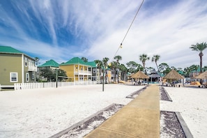 Property grounds - Like New!! Purple Parrot Coastal Cottage So Close To The Beach! Resort Life! (Pensacola)
