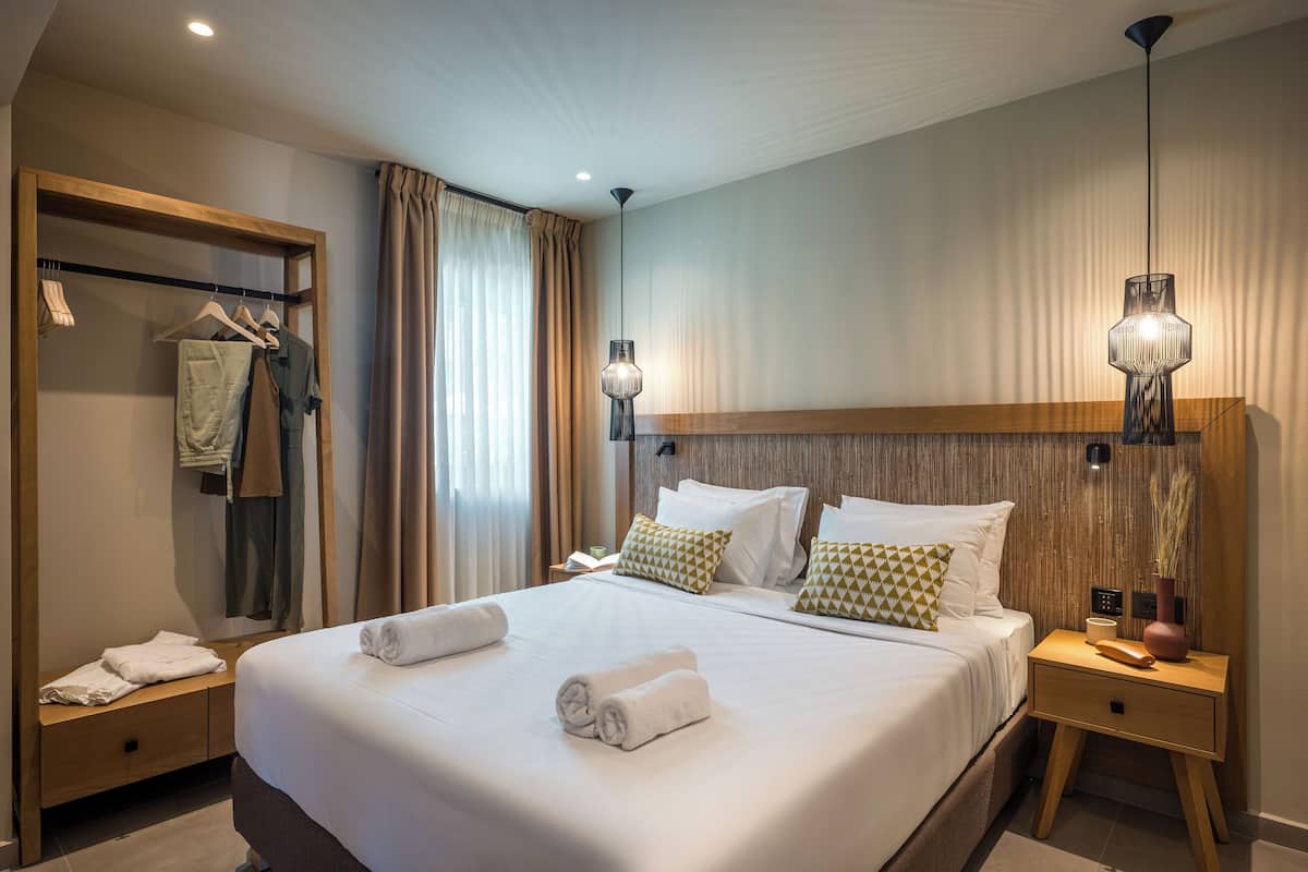 Family Suite | 1 bedroom, in-room safe, soundproofing, free WiFi